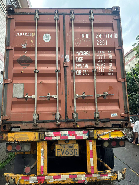 kệ trưng b&agrave;y k&iacute;nh m&aacute;t Logistics 
