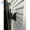 Metalen wandgemonteerde reclamedisplaybeugel met slatwall en haken - Signagehouder voor detailhandel voor promotionele vitrine